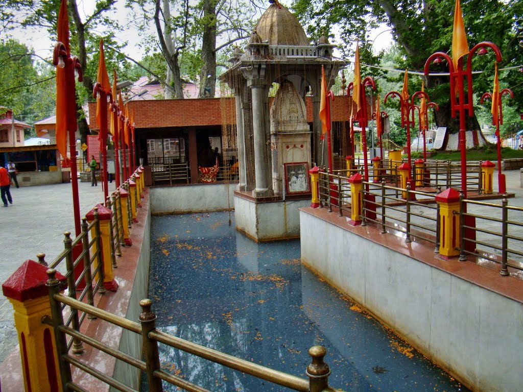 Kheer Bhavani Temple,Tula Mula interior View