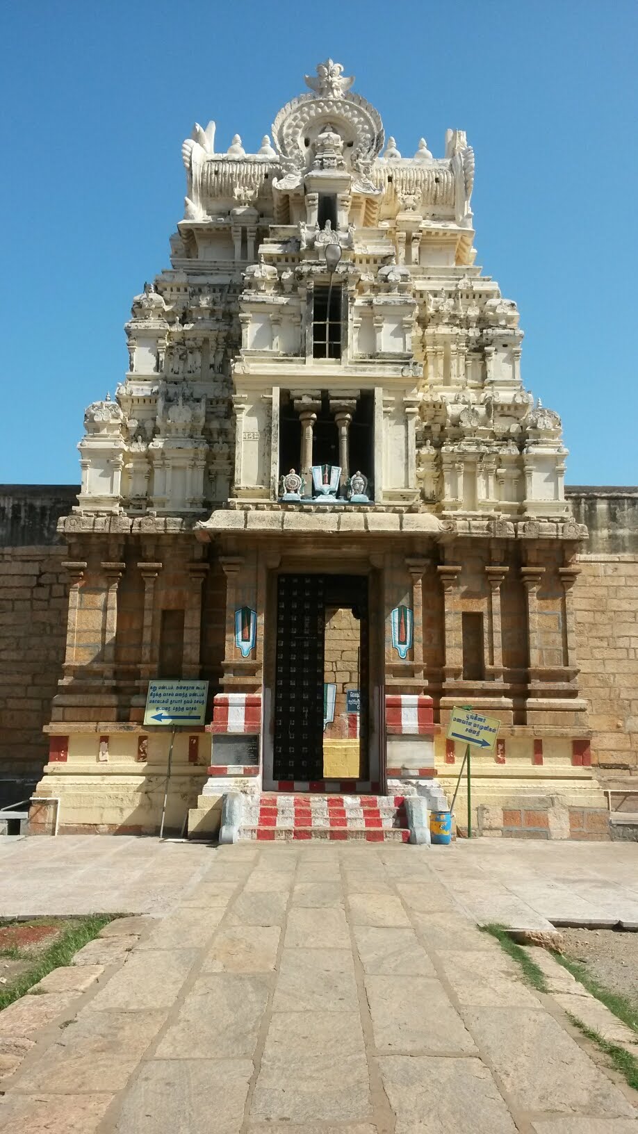 Thiruvellarai Temple was built by Sibi, Rama's ancestor.Temple image.